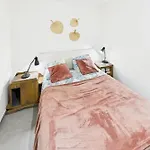 La Dauphine - Private Parking & Courtyard