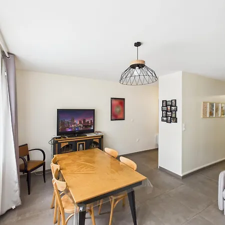 La Dauphine - Private Parking & Courtyard アパート