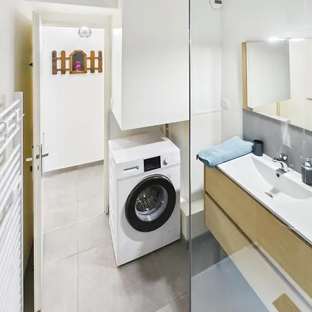 La Dauphine - Private Parking & Courtyard