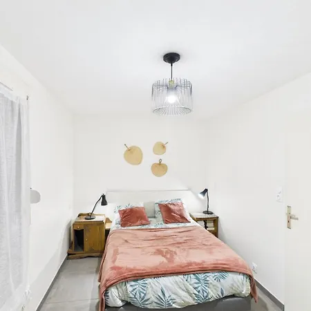 La Dauphine - Private Parking & Courtyard