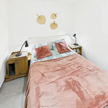 La Dauphine - Private Parking & Courtyard