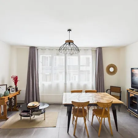 La Dauphine - Private Parking & Courtyard アパート