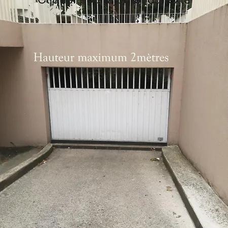 La Dauphine - Private Parking & Courtyard * טרואה