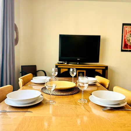 La Dauphine - Private Parking & Courtyard * 트루아