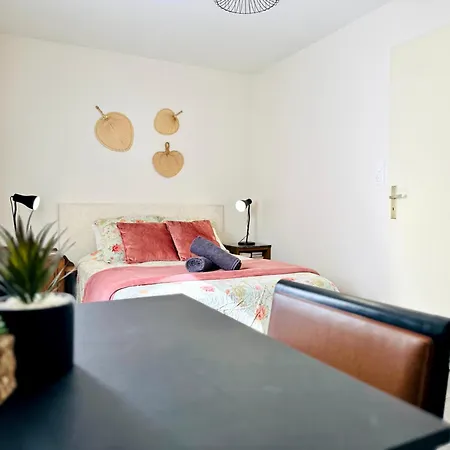 아파트 La Dauphine - Private Parking & Courtyard