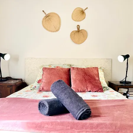 La Dauphine - Private Parking & Courtyard