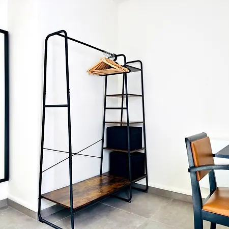 La Dauphine - Private Parking & Courtyard * 트루아