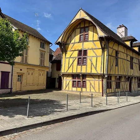 아파트 La Dauphine - Private Parking & Courtyard